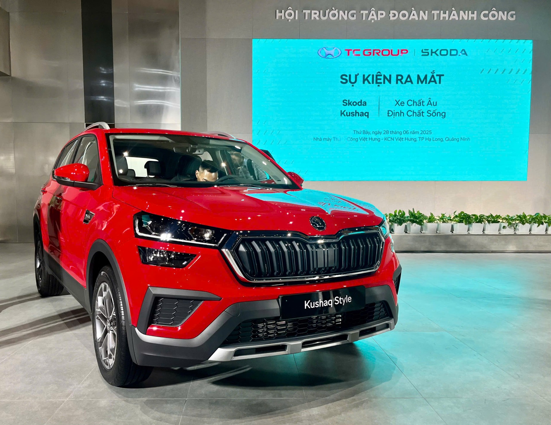 Mẫu xe Skoda đầu tiên lắp ráp tại Việt Nam ra mắt, giá từ 599 triệu đồng Skoda Kushaq xe lắp ráp tại Việt Nam có giá bao nhiêu