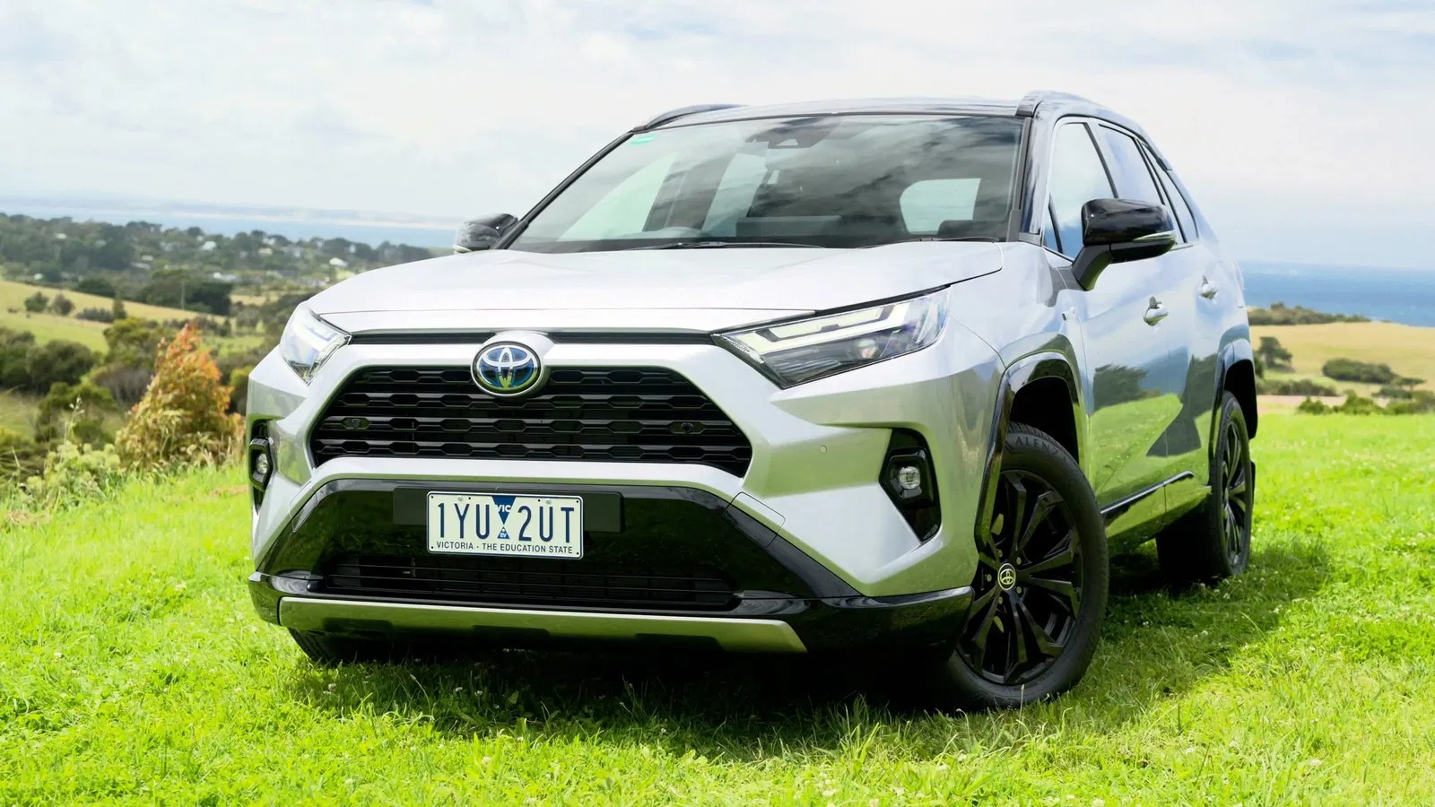 Toyota RAV4 đánh bại Tesla Model Y để giành lại danh hiệu xe bán chạy nhất thế giới Toyota RAV4 đánh bại Tesla Model Y để giành lại danh hiệu xe bán chạy nhất thế giới