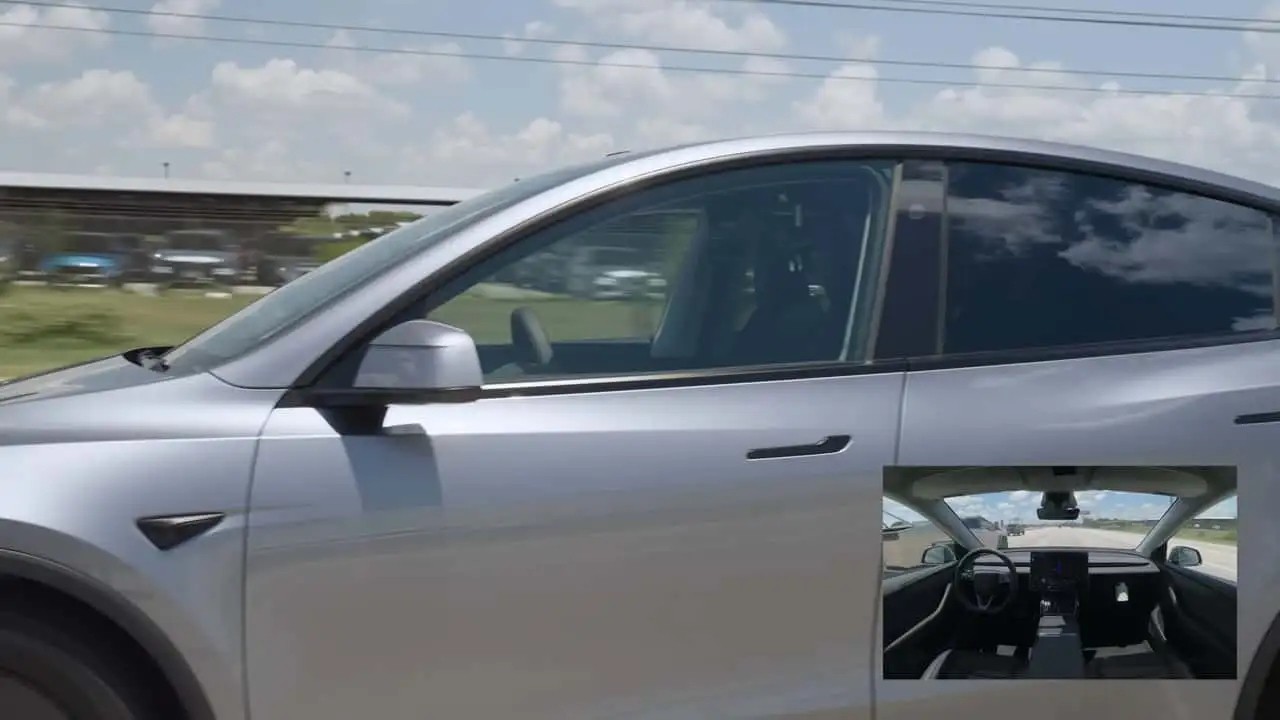 Tesla Model Y tự lái đến nhà khách hàng, thẳng từ bãi xe của nhà máy Tesla Model Y tự lái đến nhà khách hàng