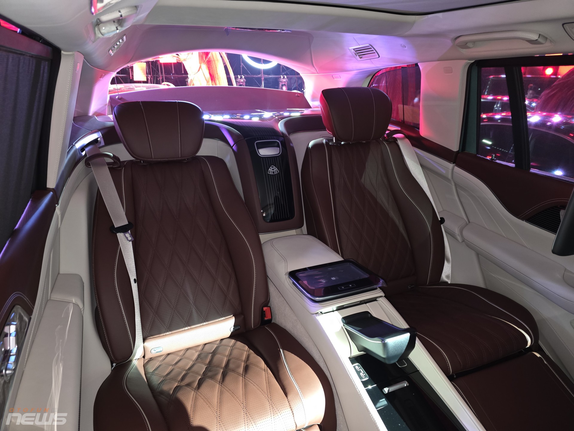 Mercedes-Benz GLS 450 và Maybach GLS 600 phiên bản nâng cấp 2025 ra mắt Mercedes-Benz GLS 450 và Maybach GLS 600 phiên bản nâng cấp 2025 ra mắt