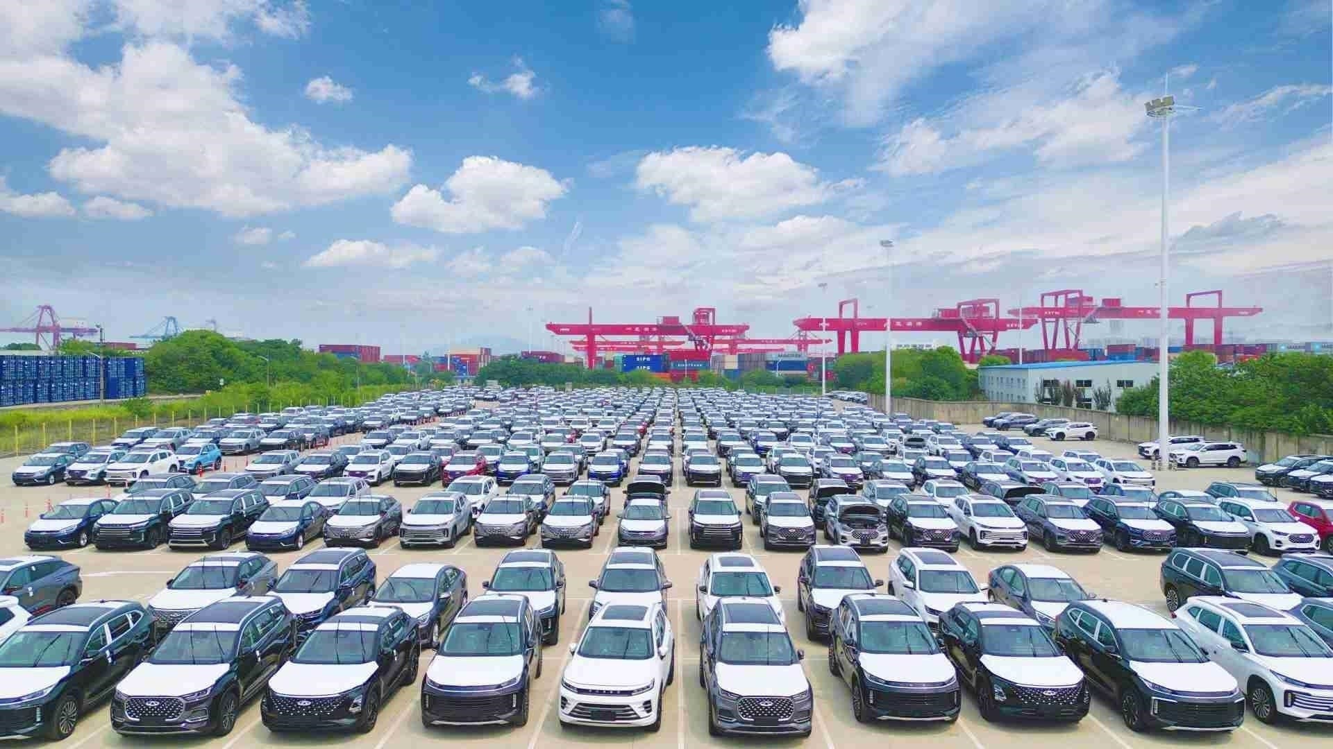 Trung Quốc thắt chặt quy định xuất khẩu Trung Quốc xuất khẩu xe cũ 0 km