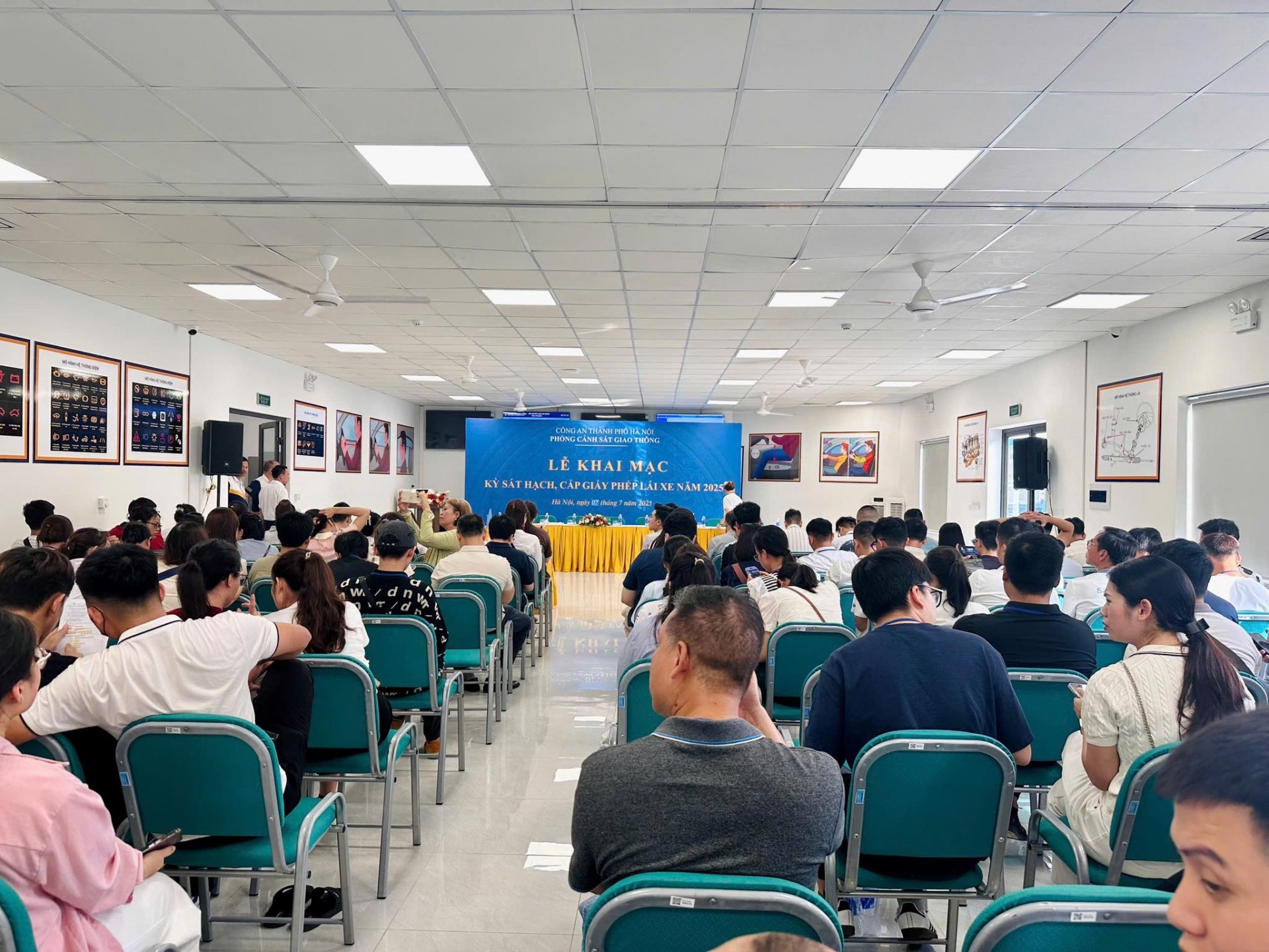 Hình ảnh buổi đầu tổ chức trở lại kỳ thi sát hạch và cấp bằng lái xe hạng B tại Sài Đồng, Long Biên sát hạch và cấp bằng lái xe hạng B Sài Đồng Long Biên
