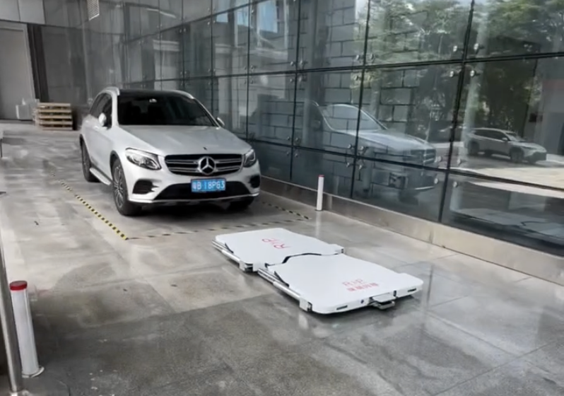 Clip robot tự động đánh xe vào showroom tại Trung Quốc gây sốt Clip robot tự động đánh xe vào showroom tại Trung Quốc