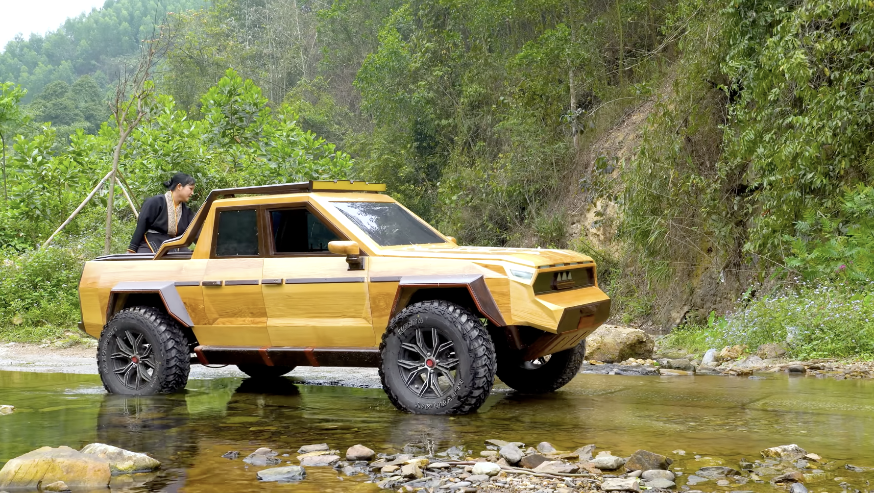 Mãn nhãn với ba mẫu xe gỗ độc nhất vô nhị tại Fun Wheels Festival Hạ Long 2025 Mãn nhãn với ba mẫu xe gỗ độc nhất vô nhị tại Fun Wheels Festival Hạ Long 2025