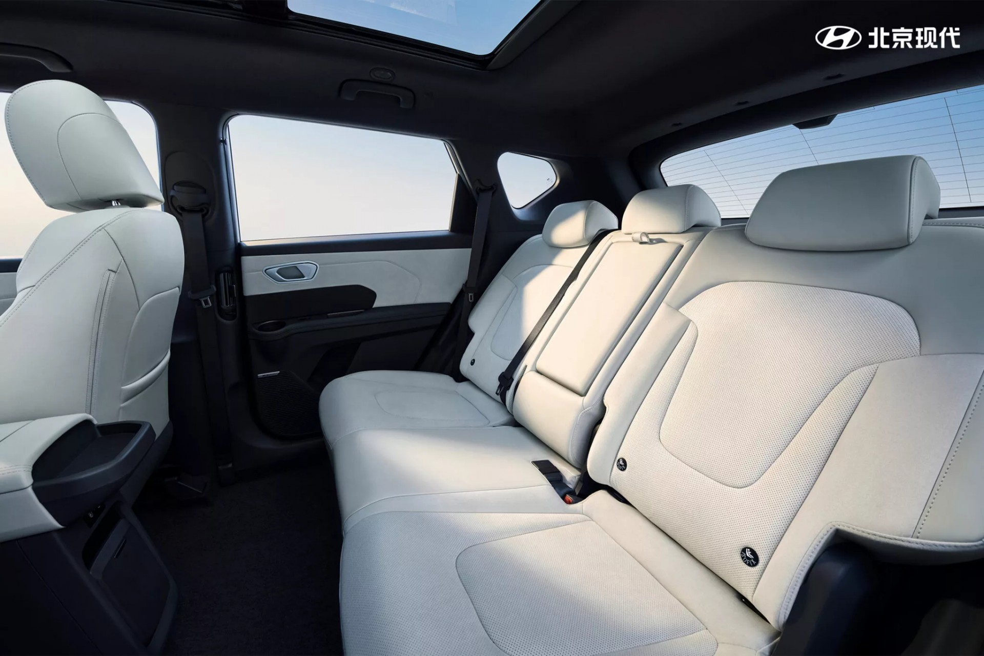 SUV điện Hyundai Elexio hé lộ hình ảnh ngoại thất và nội thất, gồm màn hình lớn 27 inch đánh giá SUV điện Hyundai Elexio