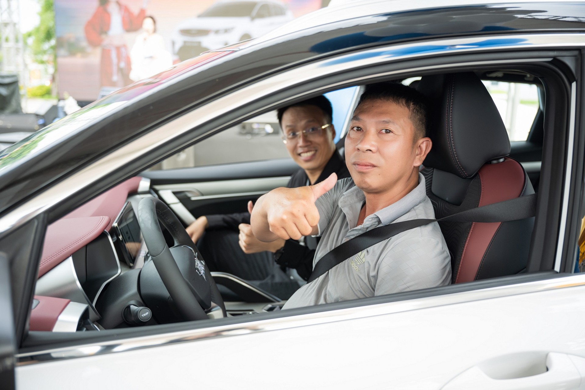Geely Coolray Flagship về tay khách hàng may mắn nhất tại Lễ hội Xe - Fun Wheels Festival Hạ Long 2025 Geely Coolray Flagship về tay khách hàng may mắn nhất tại Lễ hội Xe - Fun Wheels Festival Hạ Long 2025