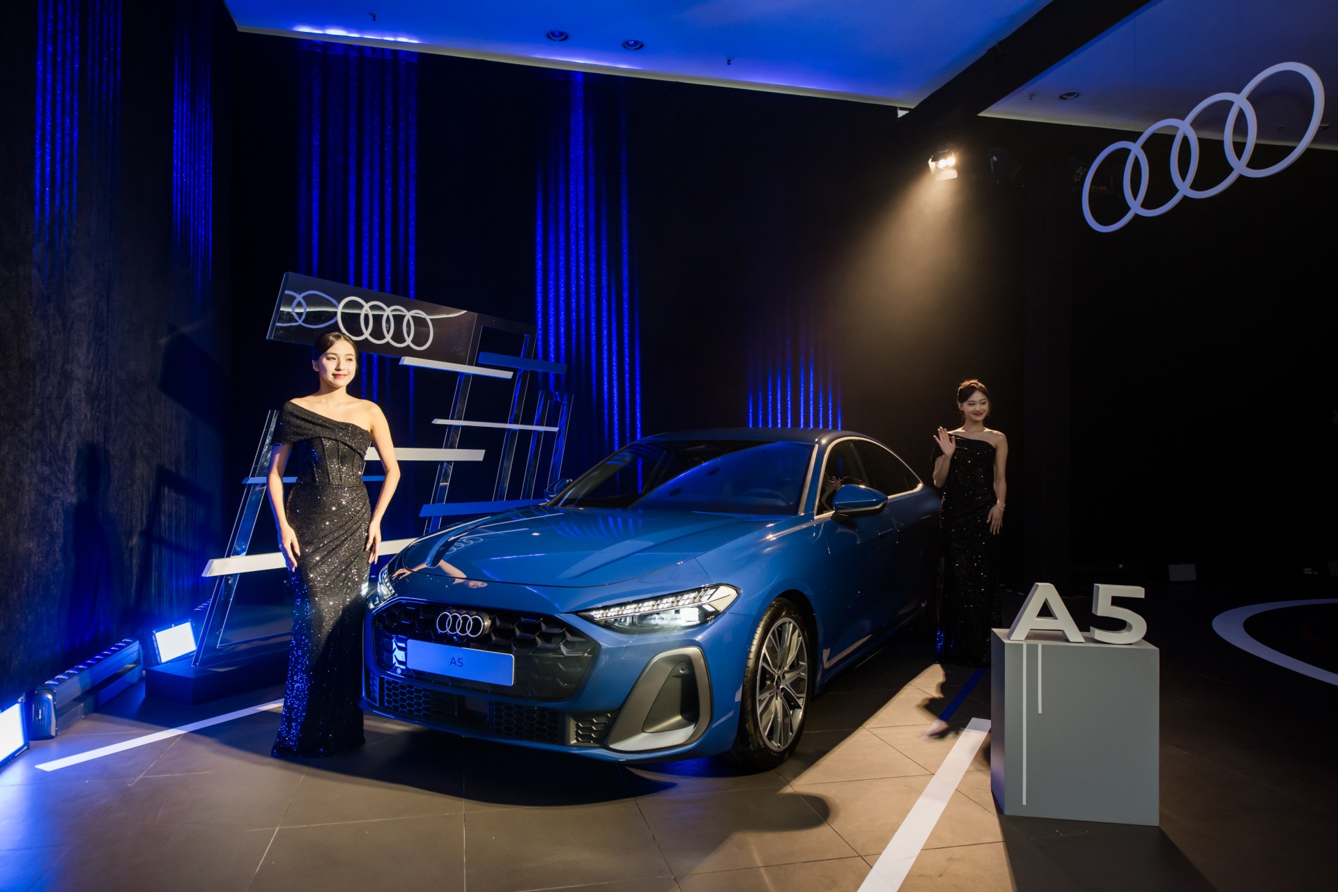 Audi A5 thế hệ mới và SUV điện Audi Q6 e-tron ra mắt thị trường Việt Nam Audi A5 thế hệ mới và SUV điện Audi Q6 e-tron ra mắt thị trường Việt Nam