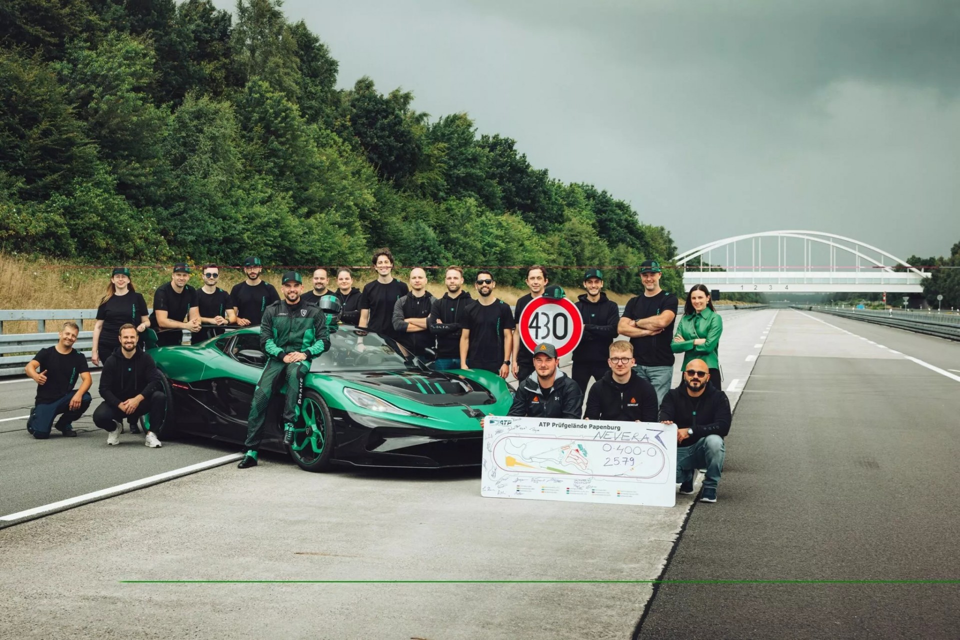 Siêu xe điện Rimac Nevera R thiết lập 24 kỷ lục thế giới, bao gồm xe điện tốc độ tối đa cao nhất siêu xe điện Rimac Nevera R