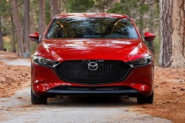 Mua Mazda3 2025, khách phát hiện chỉ có 6 loa thay vì 8 như quảng cáo