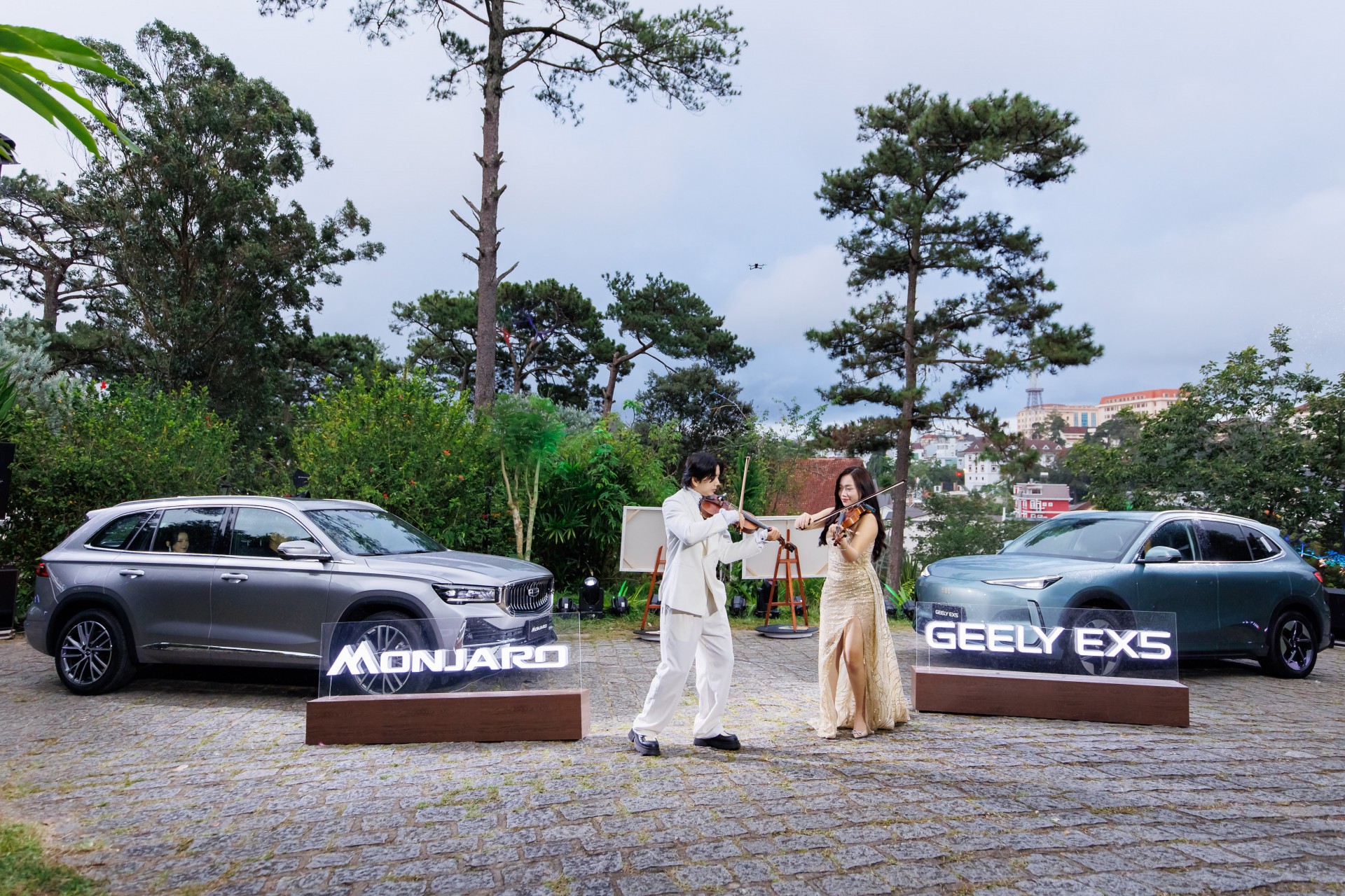 Ra mắt Geely Monjaro và EX5 tại thị trường Việt Nam Ra mắt Geely Monjaro và EX5 tại thị trường Việt Nam