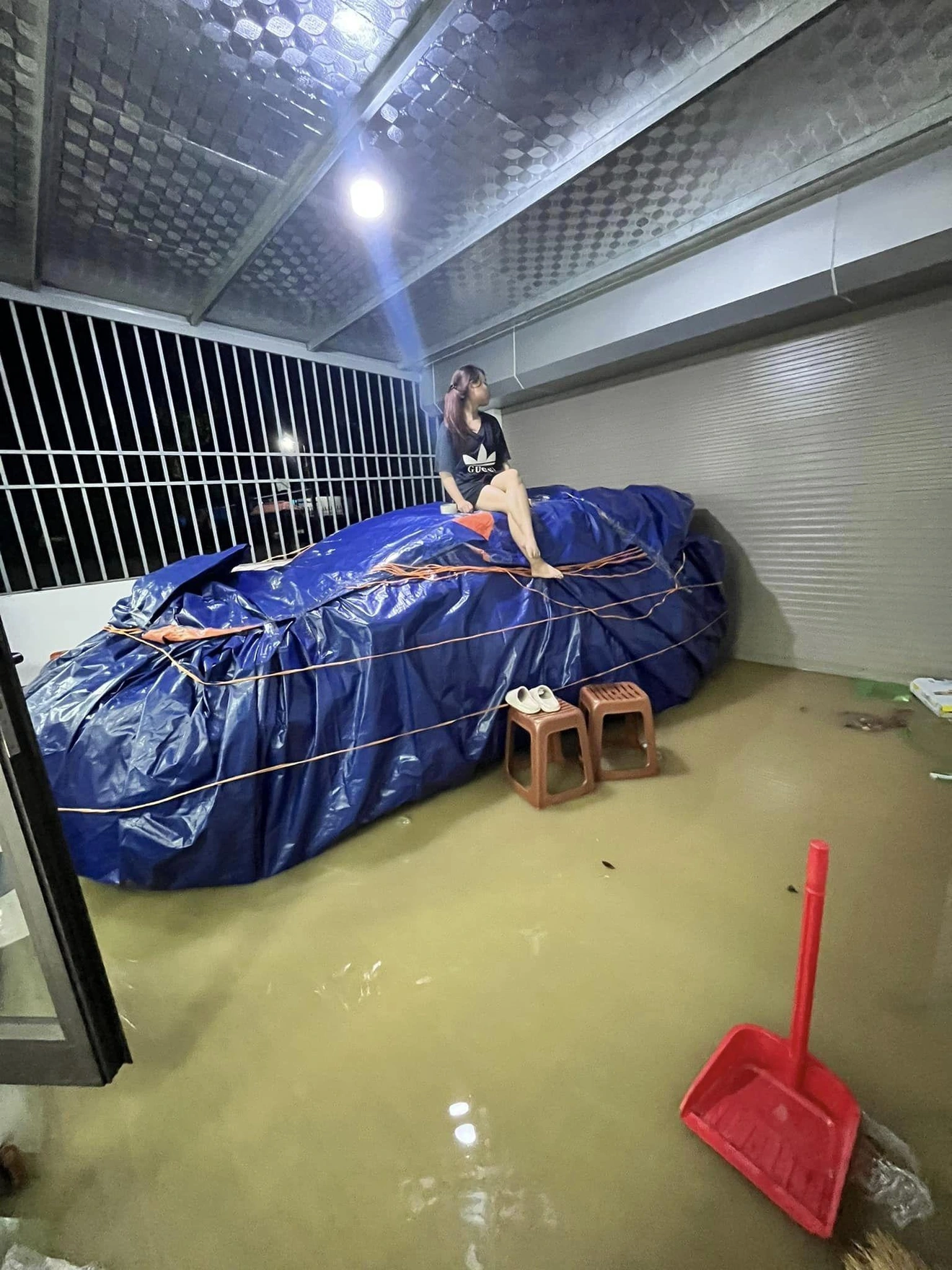 Người dân sáng tạo đủ kiểu phòng tránh bão cho ô tô phòng tránh bão cho ô tô