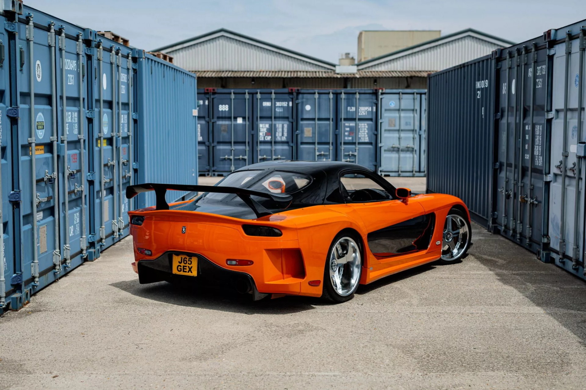 Chiếc Mazda RX-7 trong phim Fast & Furious
