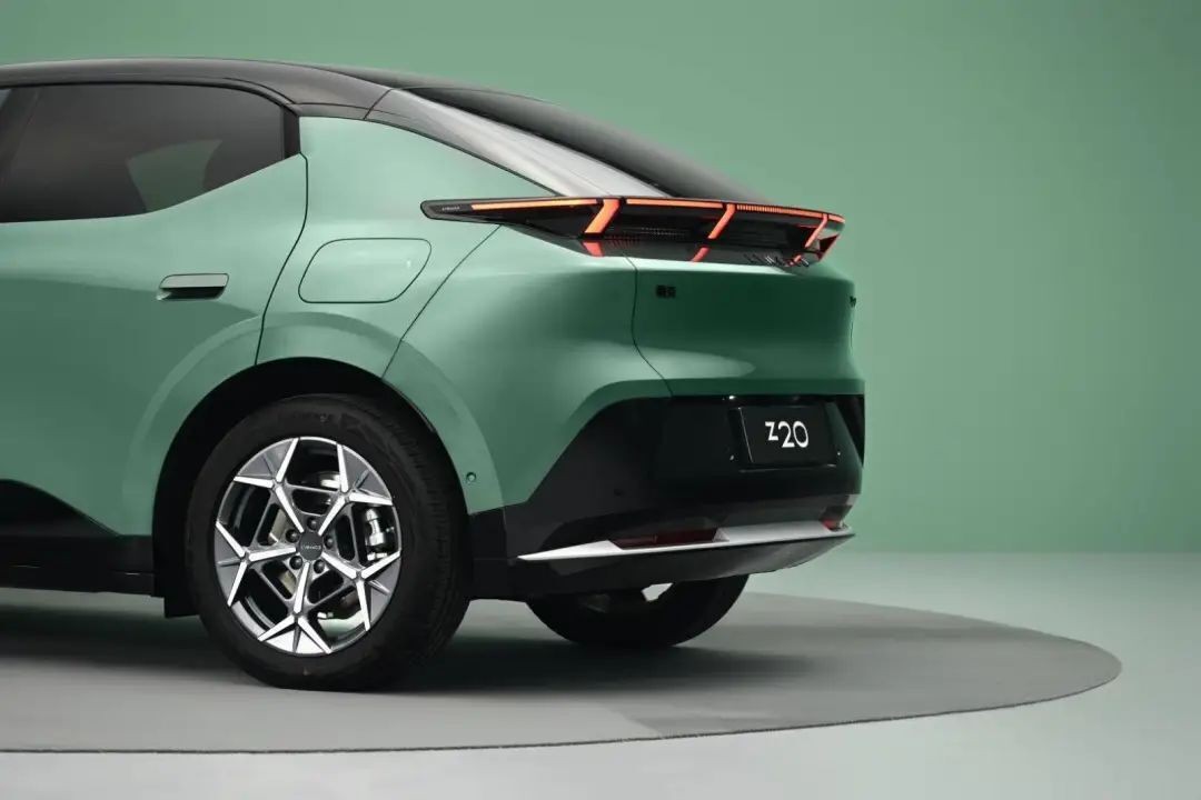 Lynk & Co Z20 ra mắt phiên bản giá mềm mới ở Trung Quốc, chỉ từ 401 triệu đồng Lynk & Co Z20 ra mắt ở Trung Quốc có giá bao nhiêu