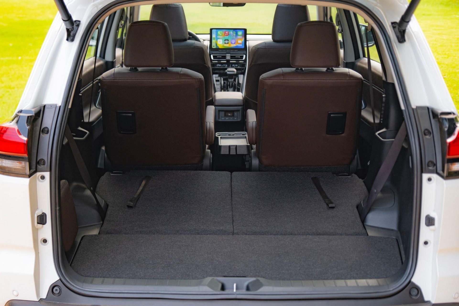 Toyota Innova Cross vững ngôi số 1 phân khúc xe hybrid tại Việt Nam, áp đảo phân khúc xe MPV số 1 phân khúc xe hybrid tại Việt Nam Toyota Innova Cross