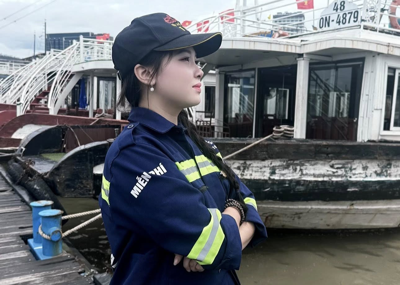 Cô gái xinh đẹp tham gia cứu hộ vụ lật tàu ở Hạ Long: 4 năm băng biển, vượt lũ cứu người Nguyễn Ngọc Ánh cứu hộ vụ lật tàu ở Hạ Long