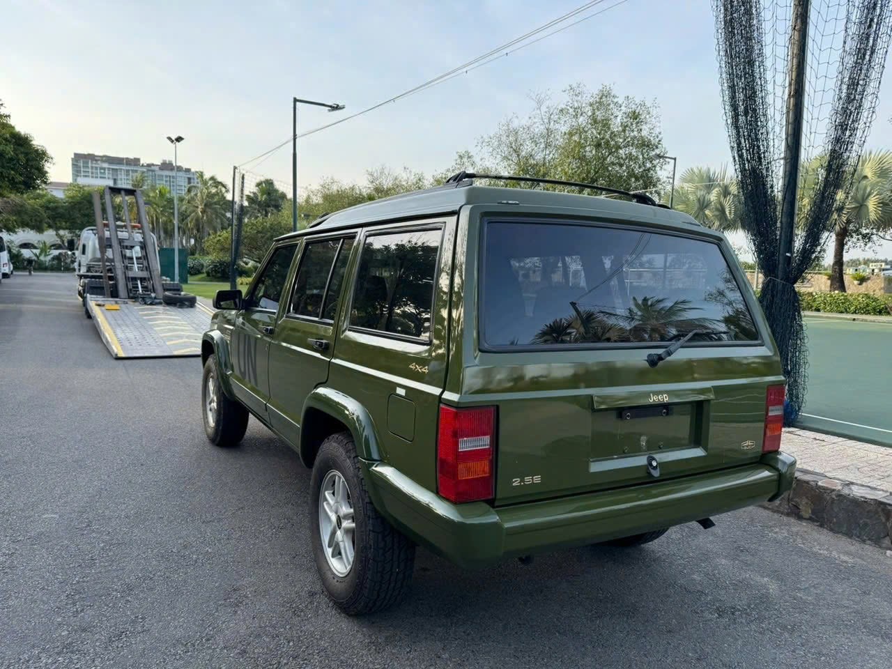 Ngắm Jeep Cherokee gần 25 năm tuổi