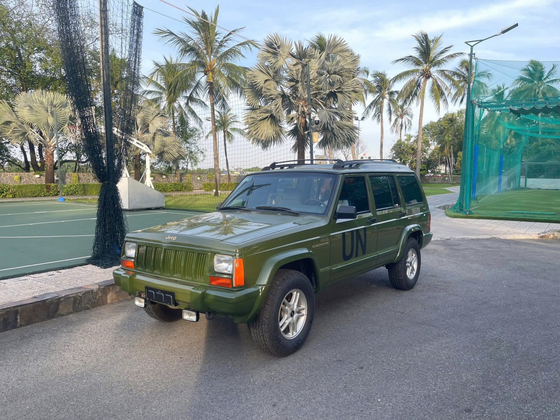 Ngắm Jeep Cherokee gần 25 năm tuổi mới 'tậu' của Vua cà phê Đặng Lê Nguyên Vũ Ngắm Jeep Cherokee gần 25 năm tuổi