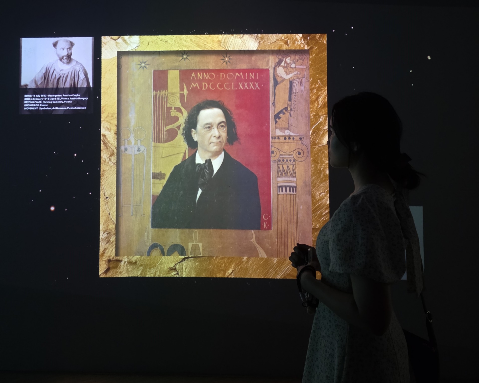 Đi ngắm xe ô tô kết hợp tranh của Gustav Klimt trong triển lãm nghệ thuật đa giác quan tại TP.HCM Đi ngắm xe ô tô kết hợp tranh của Gustav Klimt trong triển lãm nghệ thuật đa giác quan tại TP.HCM