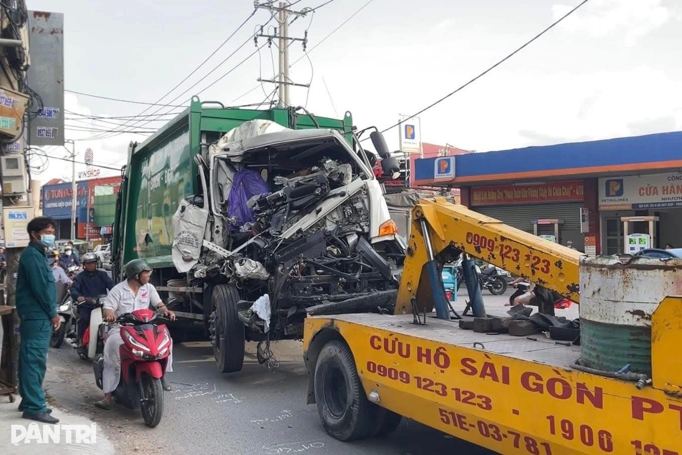 Xe cứu hộ kéo xe rác cán một người tử vong ở TP HCM