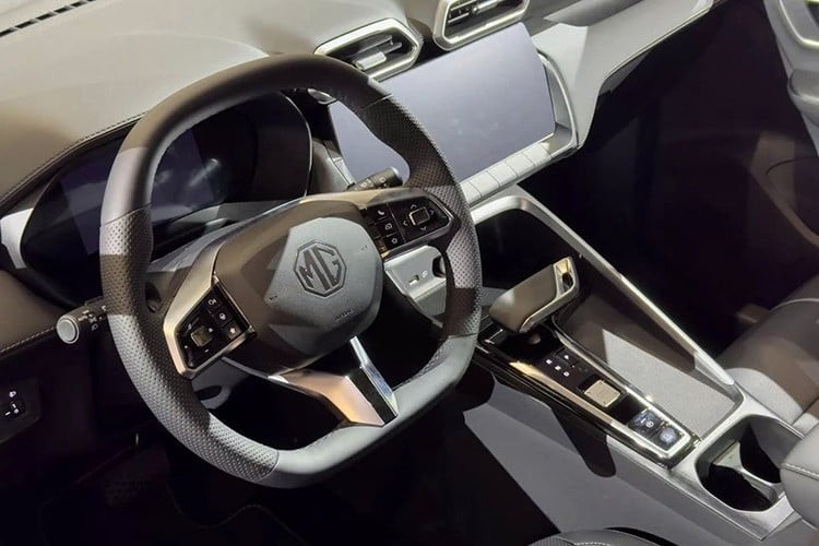 Cận cảnh MG ZS 2025, lột xác thiết kế, lần đầu có bản hybrid Cận cảnh MG ZS 2025, lột xác thiết kế, lần đầu có bản hybrid