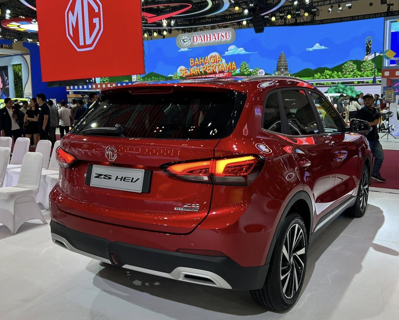 Cận cảnh MG ZS 2025, lột xác thiết kế, lần đầu có bản hybrid Cận cảnh MG ZS 2025, lột xác thiết kế, lần đầu có bản hybrid