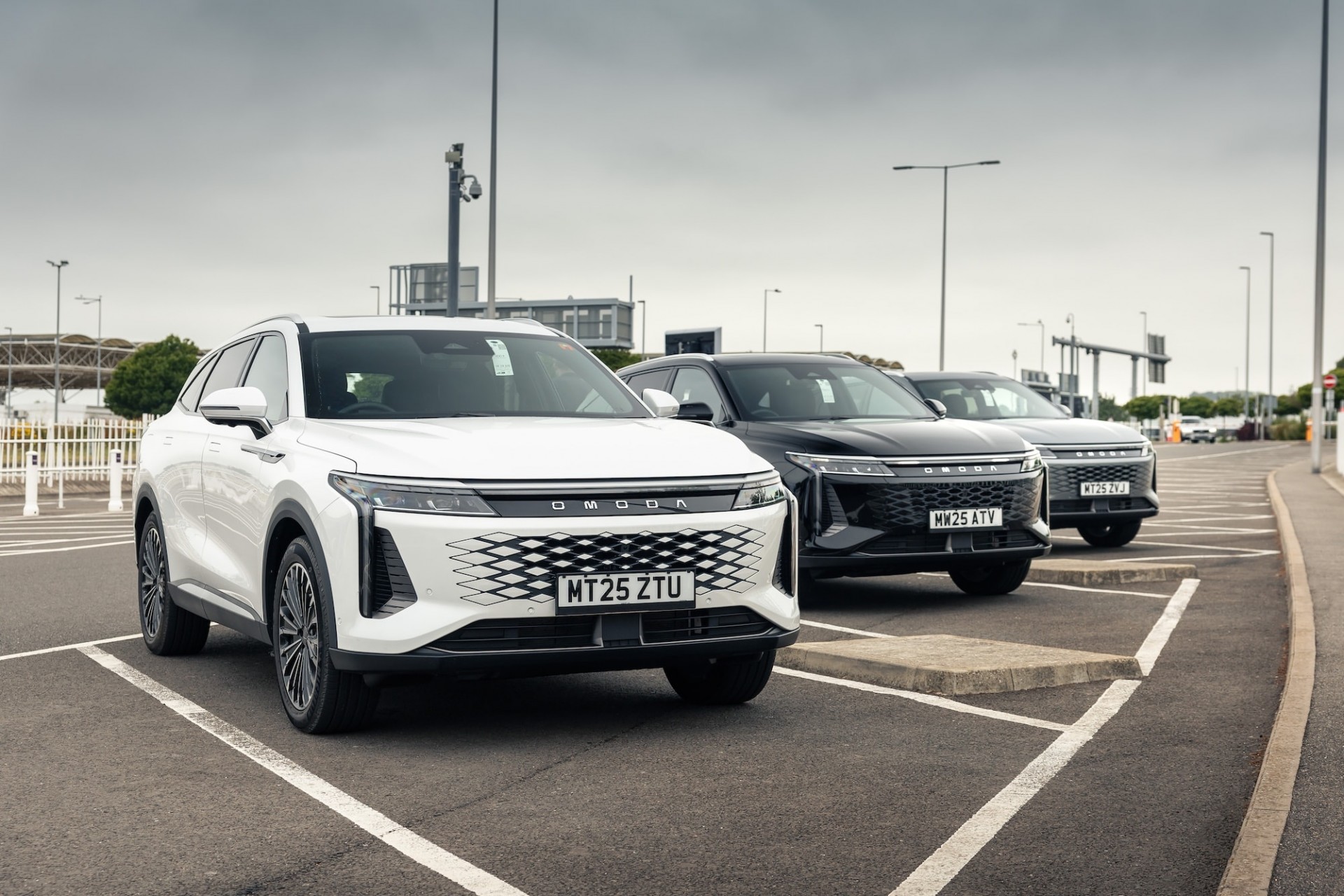 Mẫu xe plug-in hybrid này vừa đi qua 9 nước Châu Âu và 1.175 km với bằng một bình nhiên liệu Mẫu xe plug-in hybrid này vừa đi qua 9 nước Châu Âu và 1.175 km với bằng một bình nhiên liệu