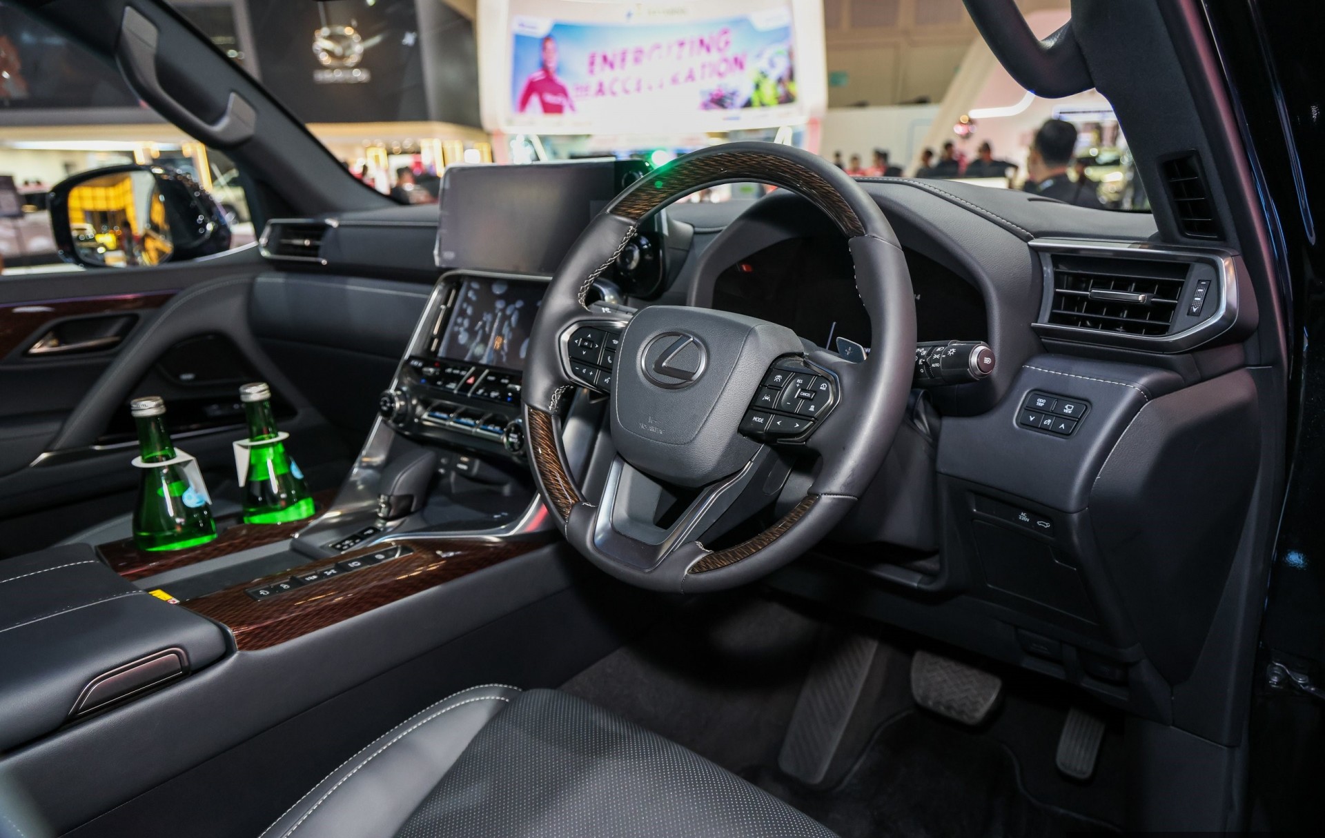 Lexus LX 700h ra mắt, SUV hạng sang giá gần 240.000 USD