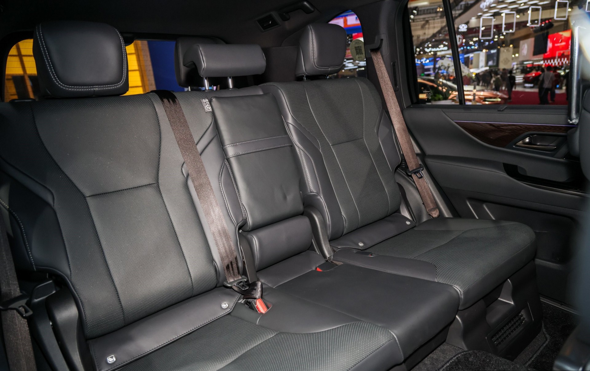 Lexus LX 700h ra mắt, SUV hạng sang giá gần 240.000 USD
