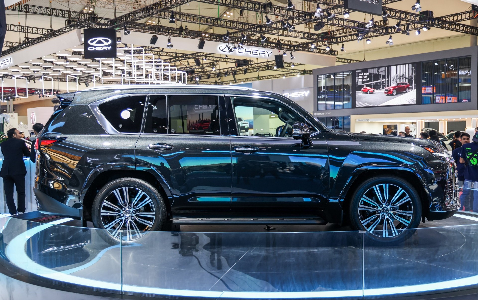 Lexus LX 700h ra mắt, SUV hạng sang giá gần 240.000 USD