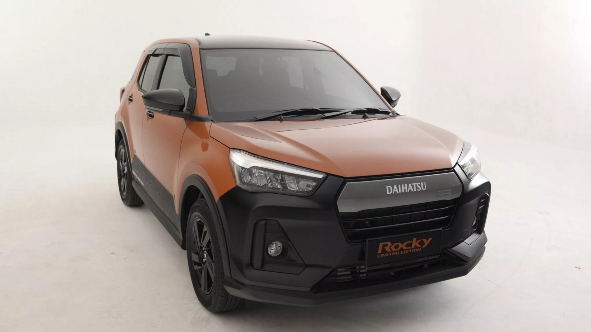 'Toyota Raize bản giới hạn' nâng cấp nhiều đồ chơi nhưng giá vẫn rẻ hơn xa bản thường bán ở Việt Nam Toyota Raize bản giới hạn