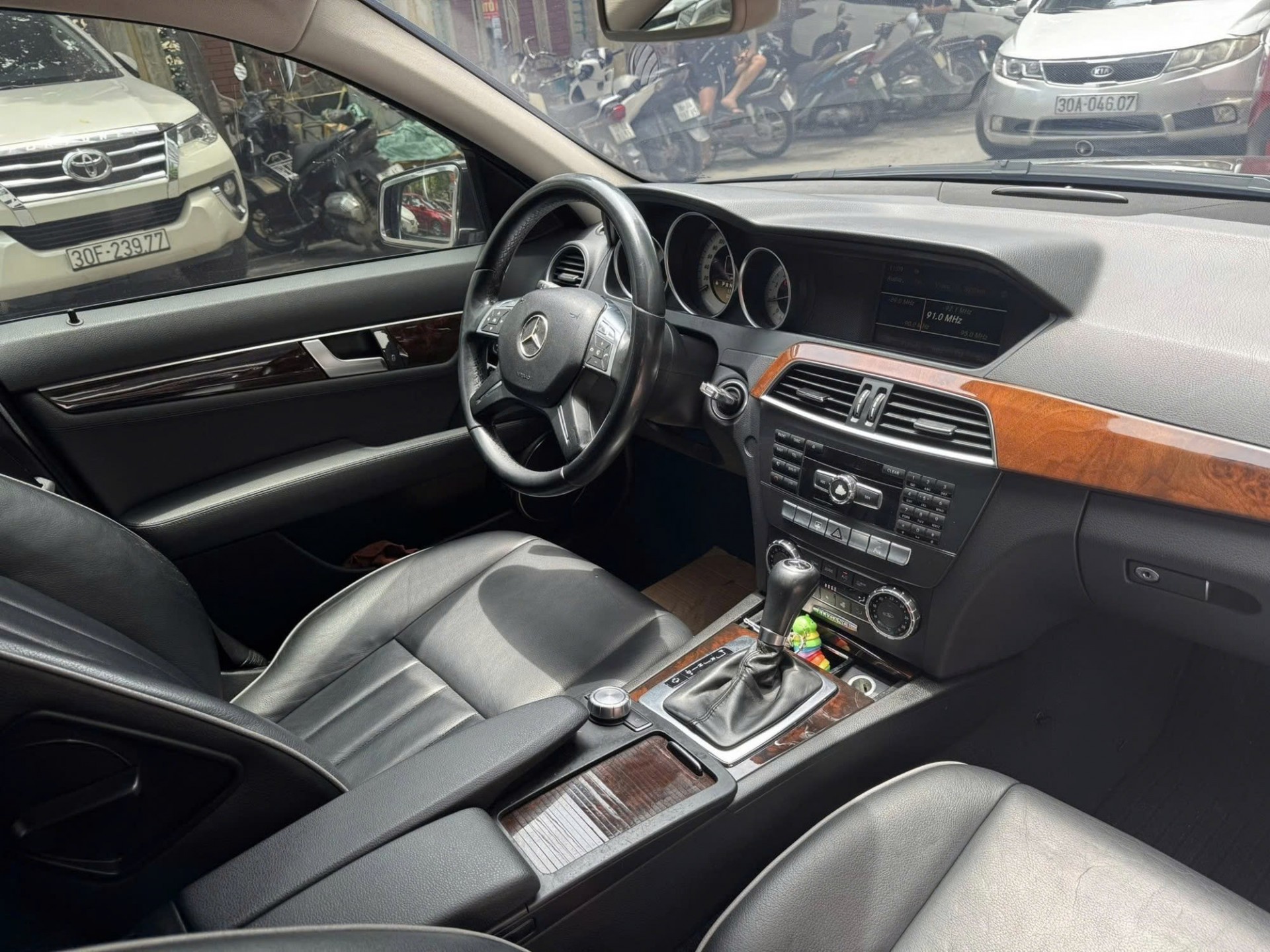 Ngắm Mercedes-Benz C 250 CGI đời 2011 bán chỉ hơn 200 triệu Mercedes-Benz C 250 CGI đời 2011