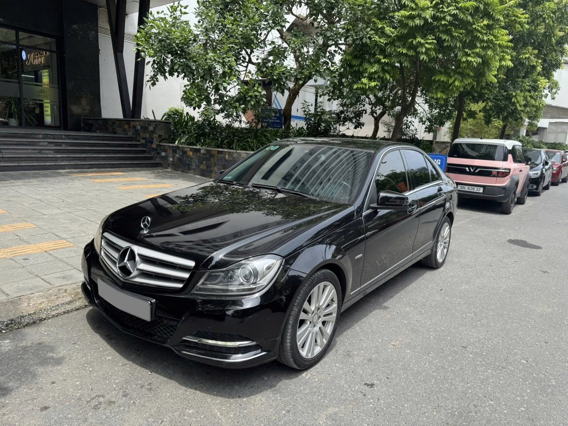 Ngắm Mercedes-Benz C 250 CGI đời 2011 bán chỉ hơn 200 triệu Mercedes-Benz C 250 CGI đời 2011