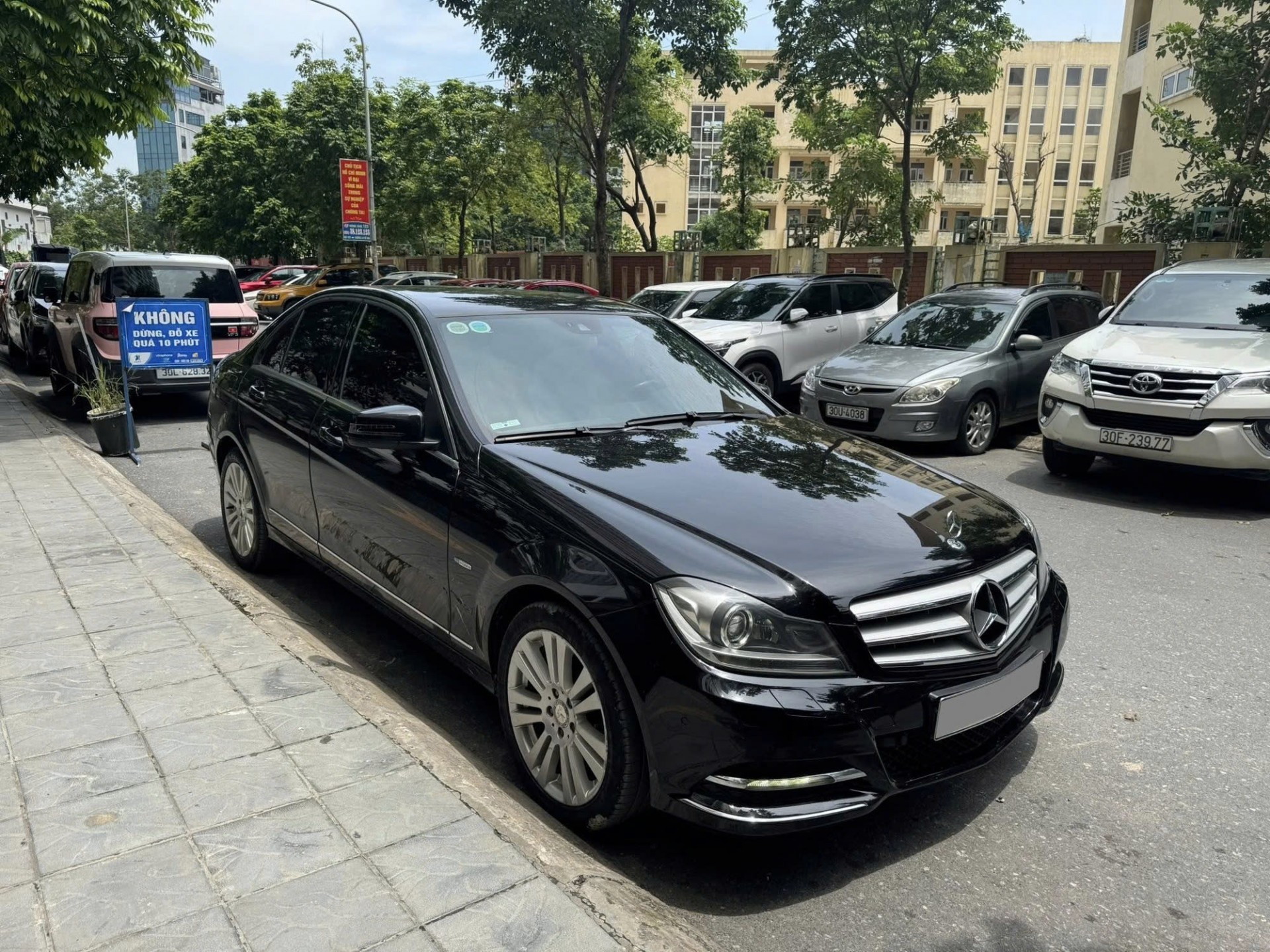 Ngắm Mercedes-Benz C 250 CGI đời 2011 bán chỉ hơn 200 triệu Mercedes-Benz C 250 CGI đời 2011