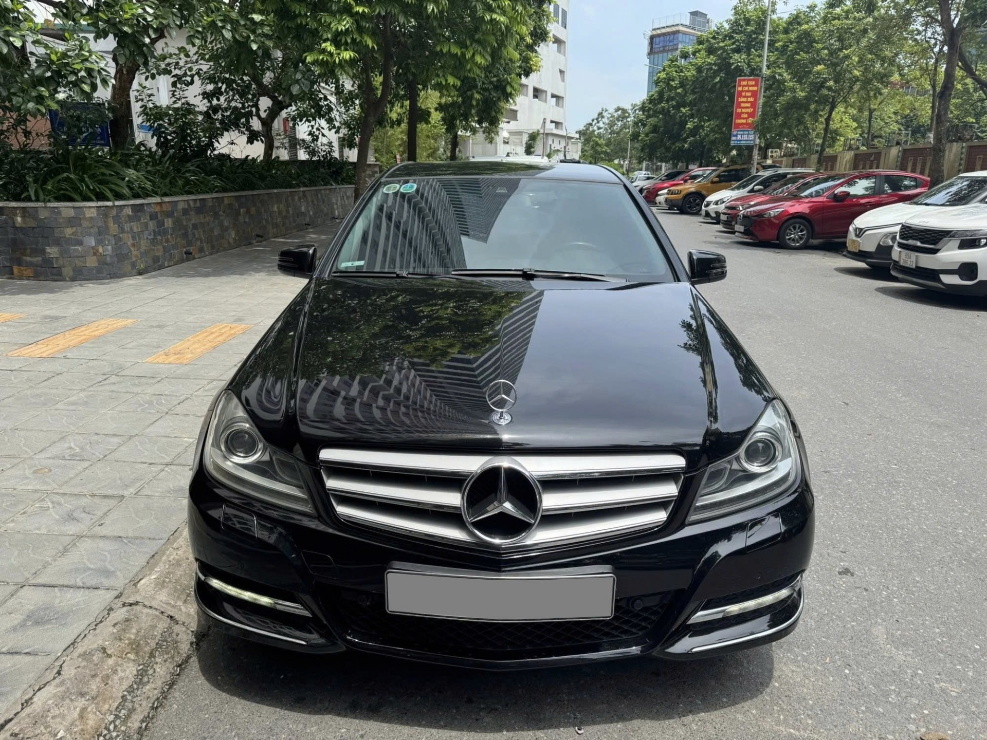 Ngắm Mercedes-Benz C 250 CGI đời 2011 bán chỉ hơn 200 triệu Mercedes-Benz C 250 CGI đời 2011