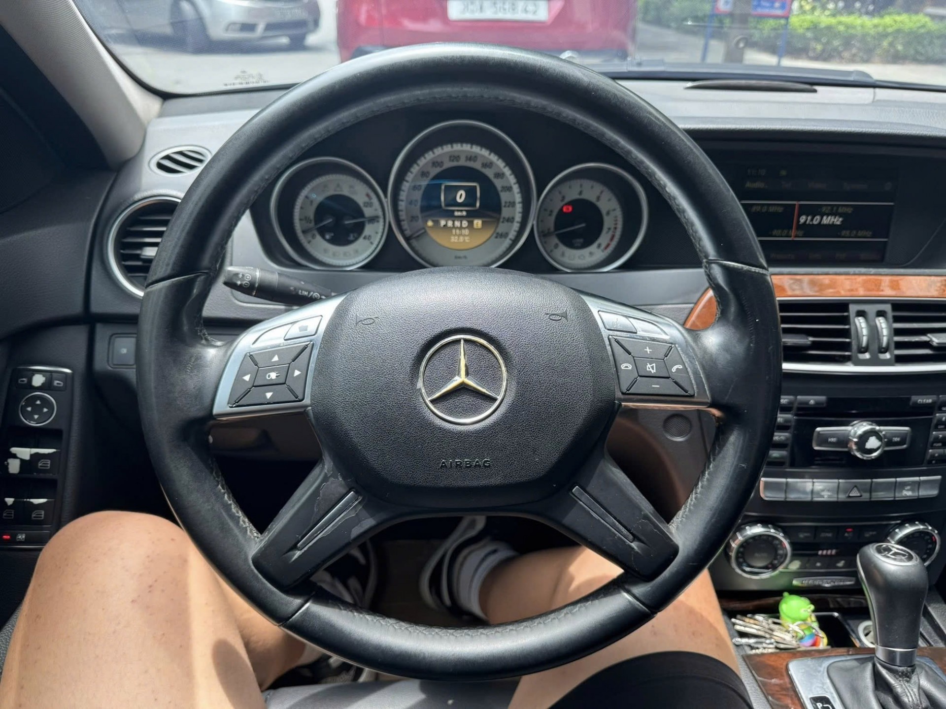 Ngắm Mercedes-Benz C 250 CGI đời 2011 bán chỉ hơn 200 triệu Ngắm Mercedes-Benz C 250 CGI đời 2011 bán chỉ hơn 200 triệu