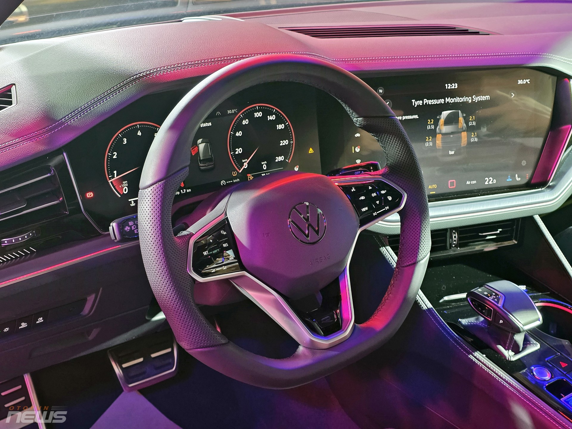 Cận cảnh Volkswagen Touareg 2025 bản nâng cấp, giá từ hơn 3 tỷ đồng Cận cảnh Volkswagen Touareg 2025 bản nâng cấp, giá từ hơn 3 tỷ đồng