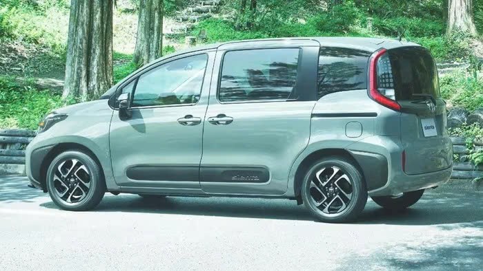 Minivan Toyota có thêm biến thể giúp khách hàng có trải nghiệm đi cắm trại ngay trong sân nhà mình Minivan Toyota có thêm biến thể giúp khách hàng có trải nghiệm đi cắm trại ngay trong sân nhà mình