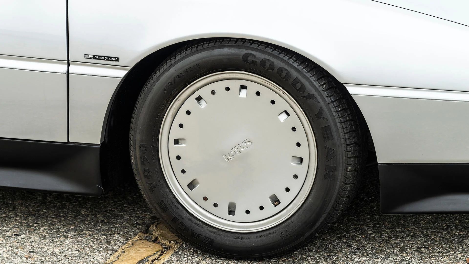 Lotus Etna 1984 'Bóng ma' của lịch sử Lotus sắp tái xuất với giá 400.000 USD Lotus Etna 1984 'Bóng ma' của lịch sử Lotus sắp tái xuất với giá 400.000 USD