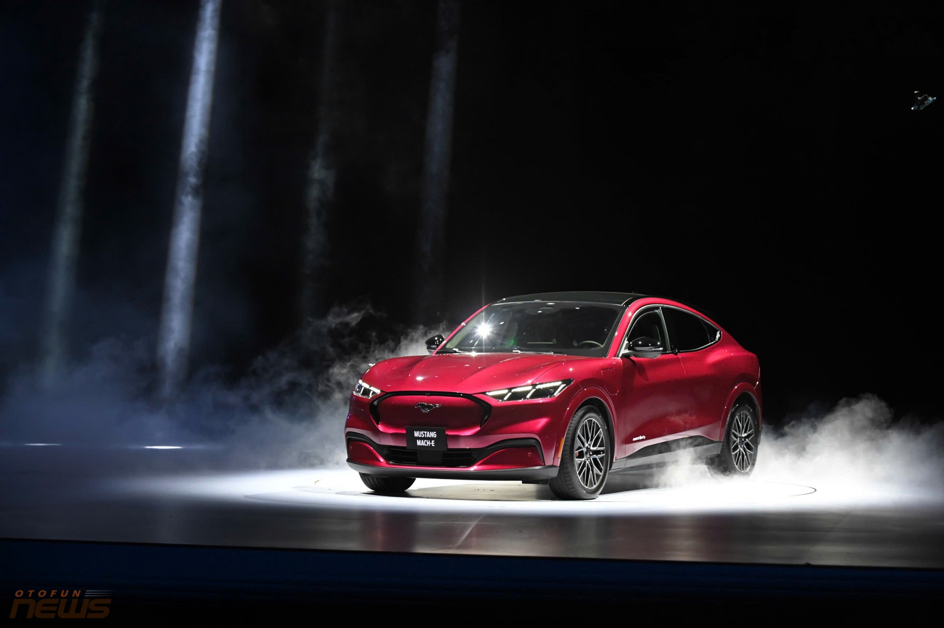Ford Việt Nam ra mắt xe điện Mustang Mach-E, công bố hệ thống 300 trạm sạc, ưu đãi 100 triệu cho những khách đầu tiên Ford Việt Nam ra mắt xe điện Mustang Mach-E, công bố hệ thống 300 trạm sạc, ưu đãi 100 triệu cho những khách đầu tiên