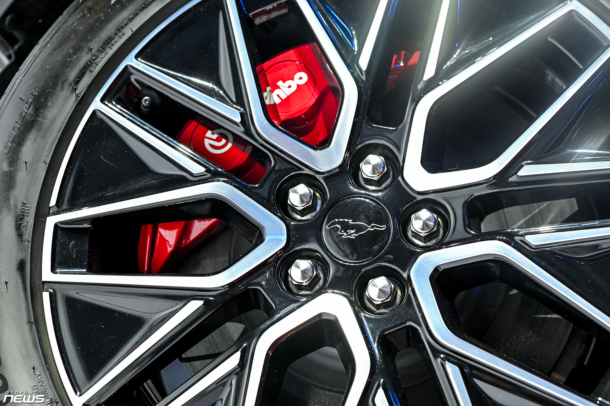 Ford Mustang Mach-E - Di sản của dòng xe cơ bắp Mỹ trong một mẫu xe SUV điện Ford Mustang Mach-E - Di sản của dòng xe cơ bắp Mỹ trong một mẫu xe SUV điện