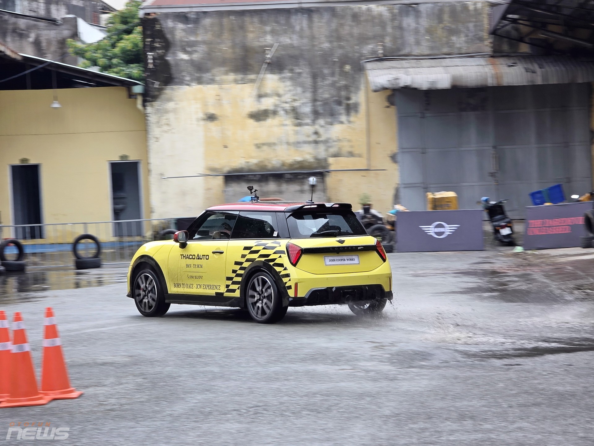 Mini John Cooper Works 3 cửa ra mắt tại Việt Nam, giá từ 2,529 tỷ đồng Mini John Cooper Works 3 cửa ra mắt tại Việt Nam, giá từ 2,529 tỷ đồng