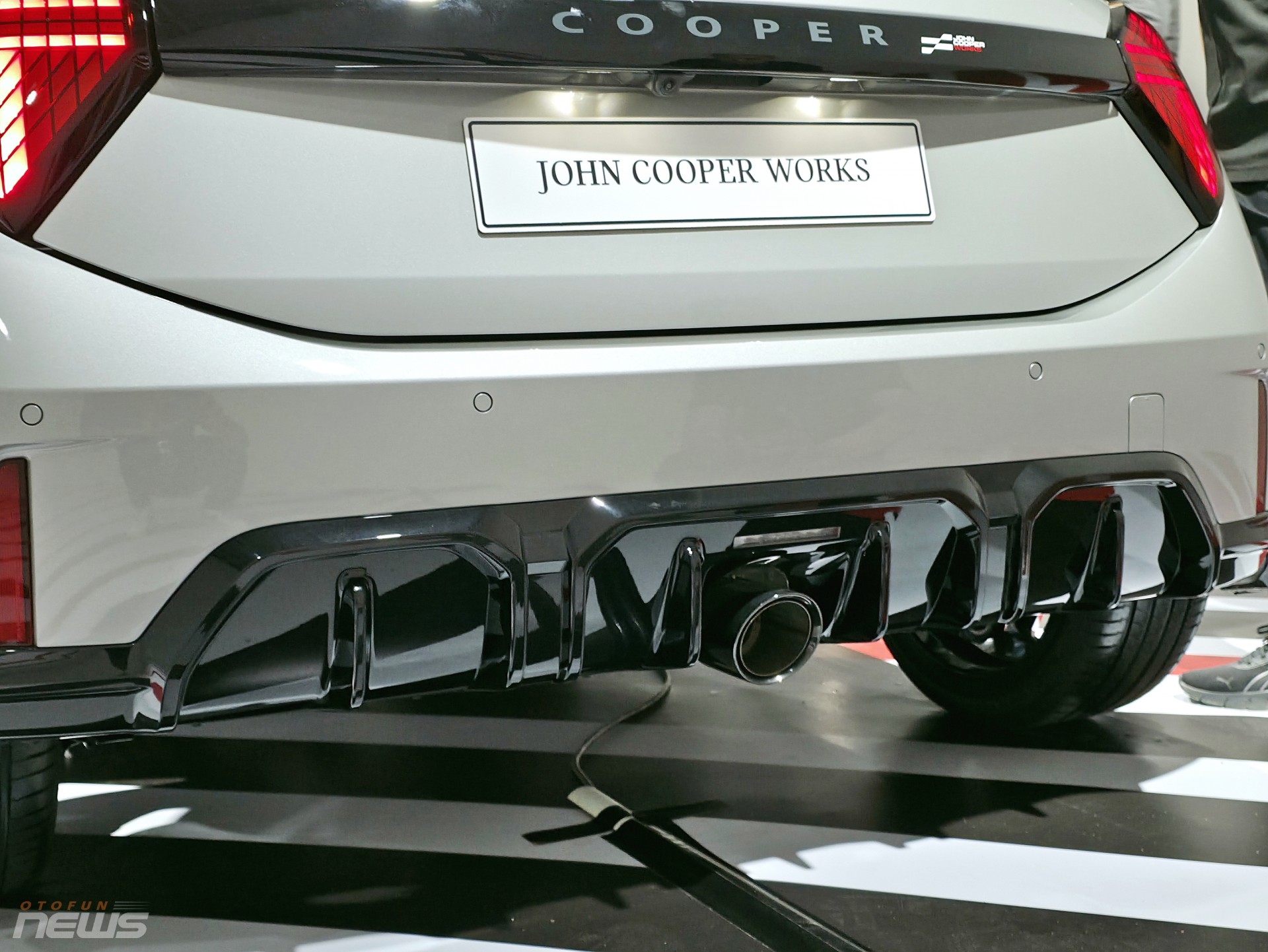 Mini John Cooper Works 3 cửa ra mắt tại Việt Nam, giá từ 2,529 tỷ đồng Mini John Cooper Works 3 cửa ra mắt tại Việt Nam, giá từ 2,529 tỷ đồng