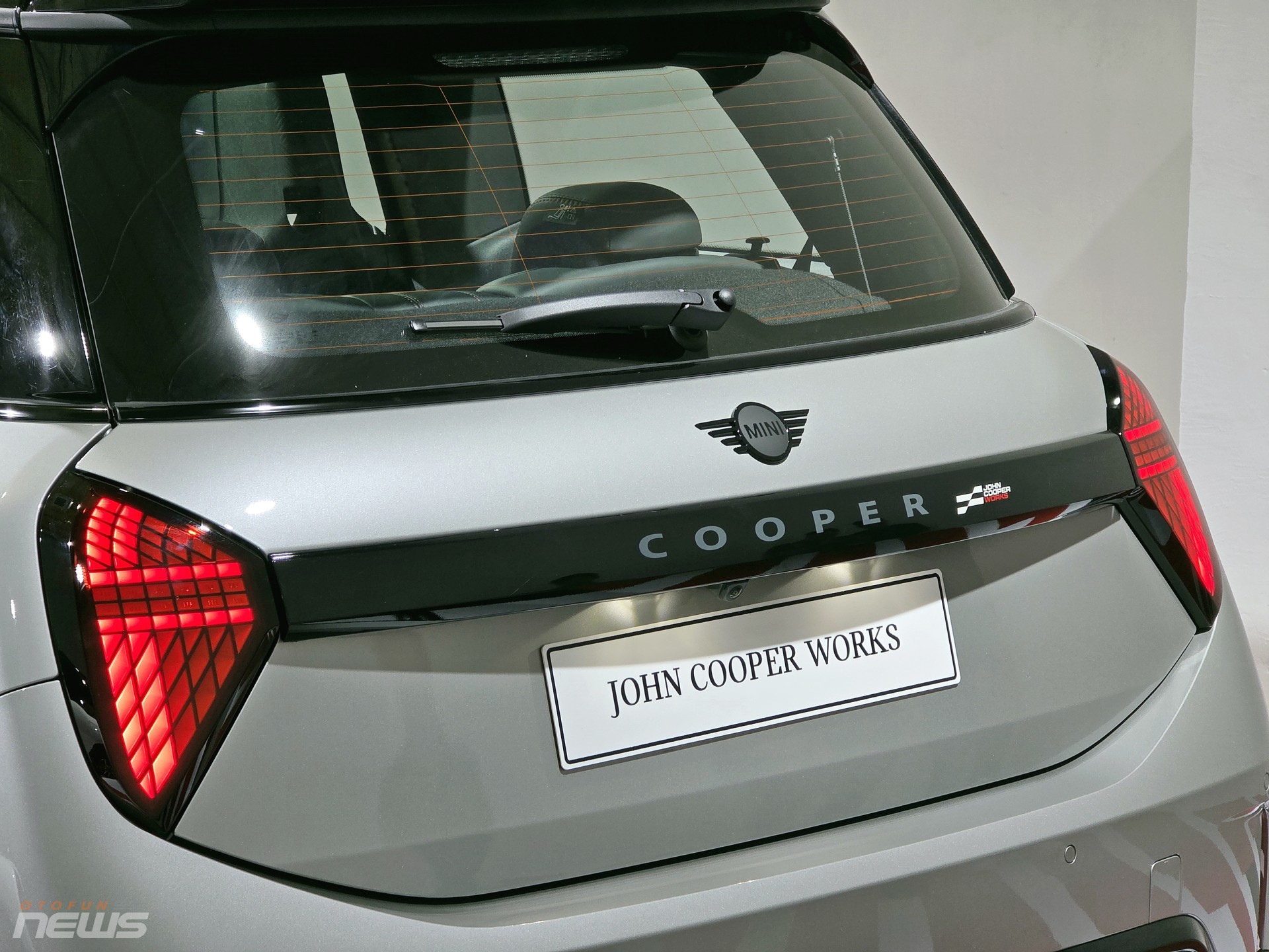 Mini John Cooper Works 3 cửa ra mắt tại Việt Nam, giá từ 2,529 tỷ đồng Mini John Cooper Works 3 cửa ra mắt tại Việt Nam, giá từ 2,529 tỷ đồng