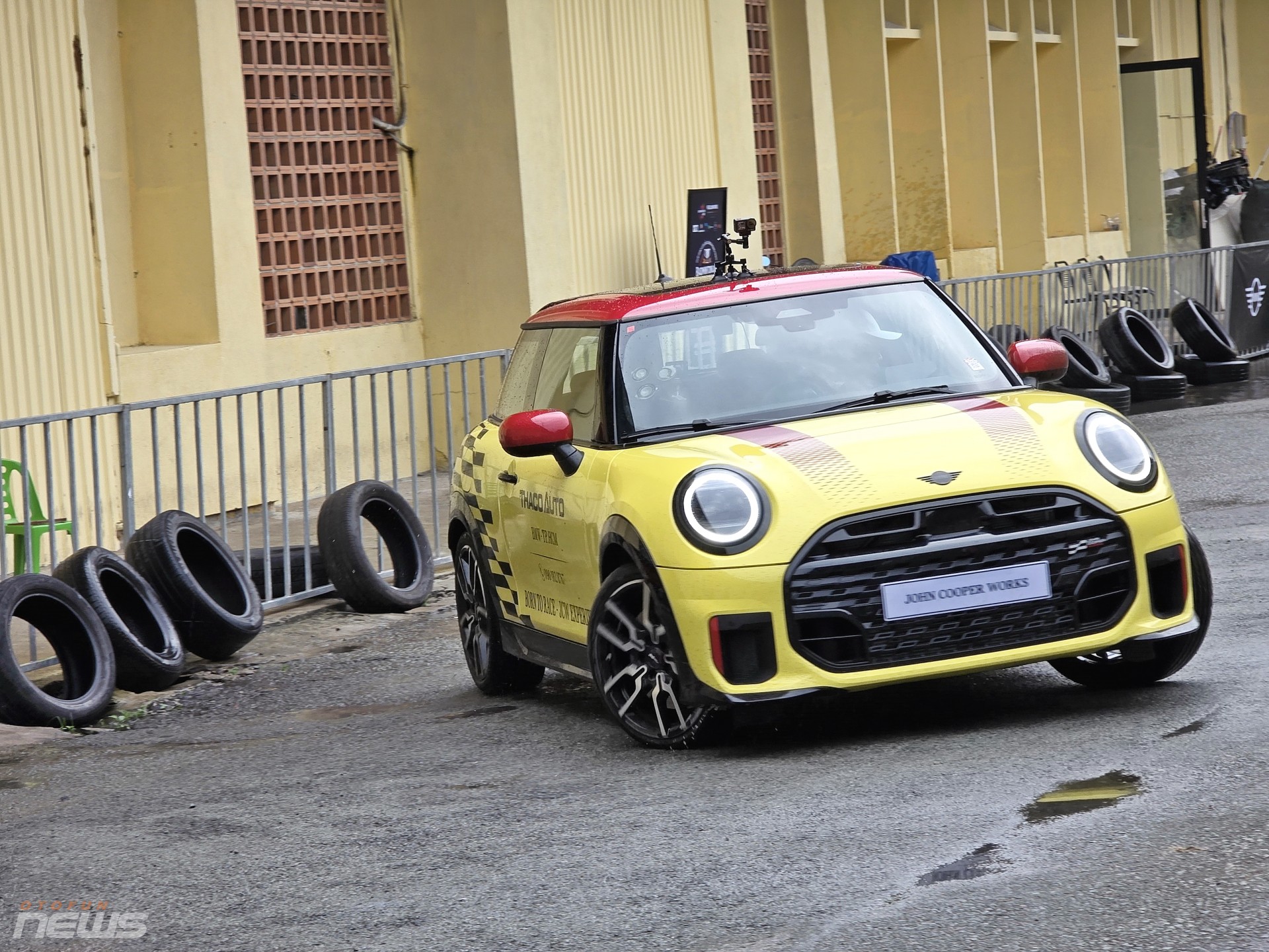 Mini John Cooper Works 3 cửa ra mắt tại Việt Nam, giá từ 2,529 tỷ đồng Mini John Cooper Works 3 cửa ra mắt tại Việt Nam, giá từ 2,529 tỷ đồng