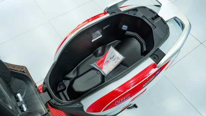 Honda Giorno+ SC35 ThaiGP bản giới hạn đầu tiên về Việt Nam Honda Giorno+ SC35 ThaiGP bản giới hạn đầu tiên về Việt Nam