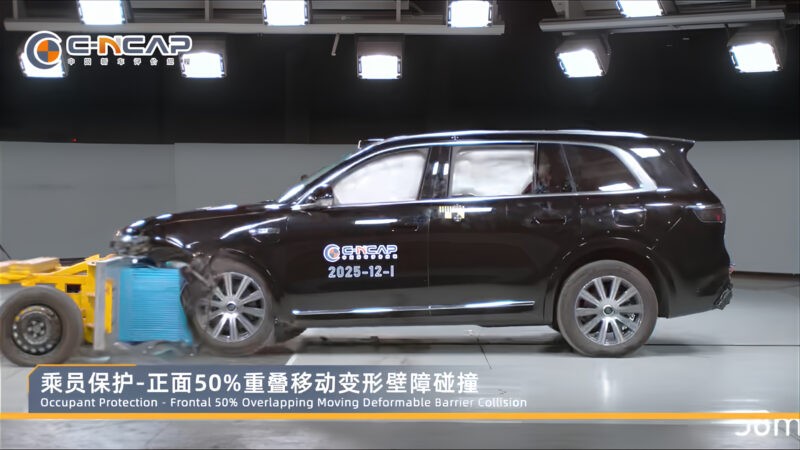 Aito M8 do Huawei hậu thuẫn đạt điểm thử nghiệm an toàn C-NCAP cao hơn Xiaomi SU7 và Mazda EZ-6 Aito M8 là mẫu xe đạt điểm số an toàn nhất từ C-NCAP
