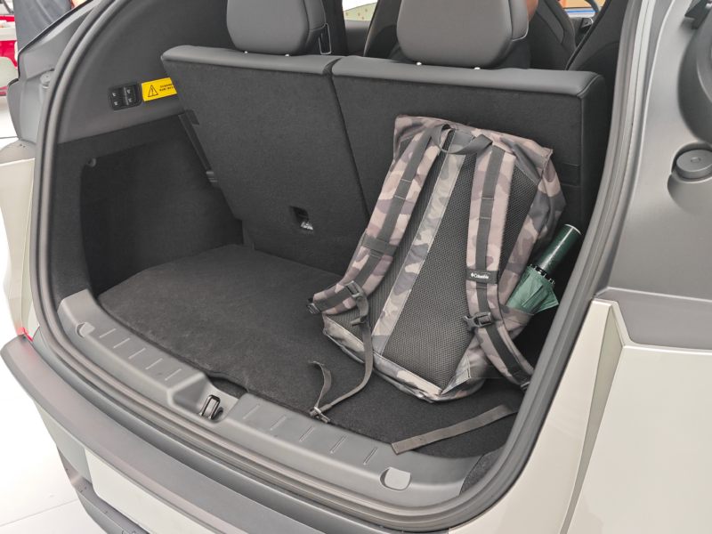 Tesla Model Y bản 6 chỗ bị chê hàng ghế thứ ba nhỏ, chật Tesla Model Y bản 6 chỗ bị chê