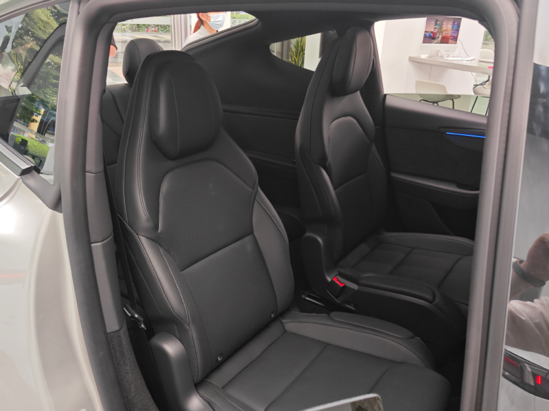 Tesla Model Y bản 6 chỗ bị chê hàng ghế thứ ba nhỏ, chật Tesla Model Y bản 6 chỗ bị chê