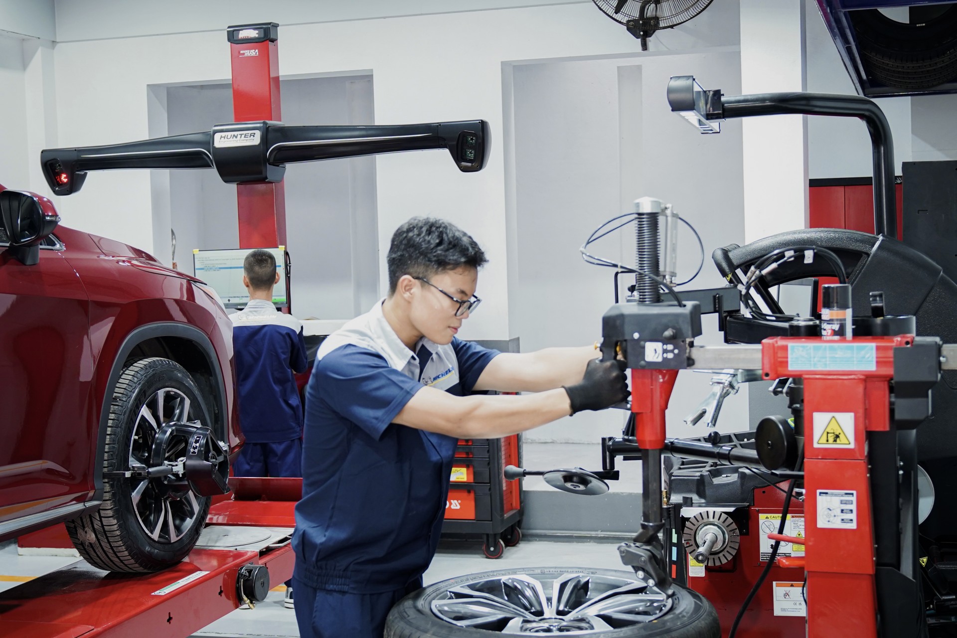 Michelin cán mốc 100 trung tâm dịch vụ tại Việt Nam Michelin Car Service tại Việt Nam chính thức đạt mốc 100 cơ sở