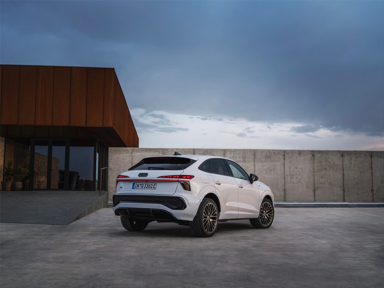 Audi Q3 Sportback thế hệ mới ra mắt, giá quy đổi từ 1,42 tỷ đồng Audi Q3 Sportback thế hệ mới ra mắt, giá quy đổi từ 1,42 tỷ đồng